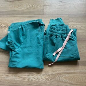 Figs scrub set in cactus